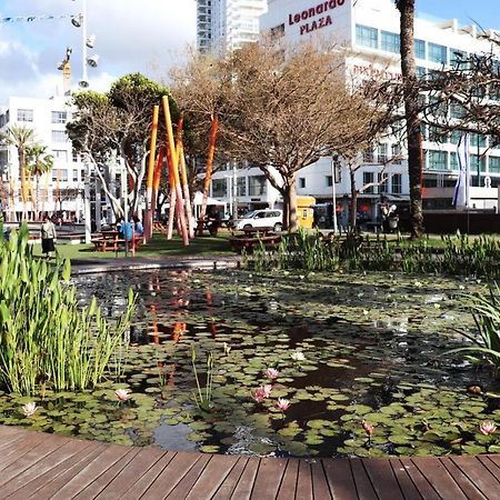 חוויה בכיכר Apartment Нетания Екстериор снимка