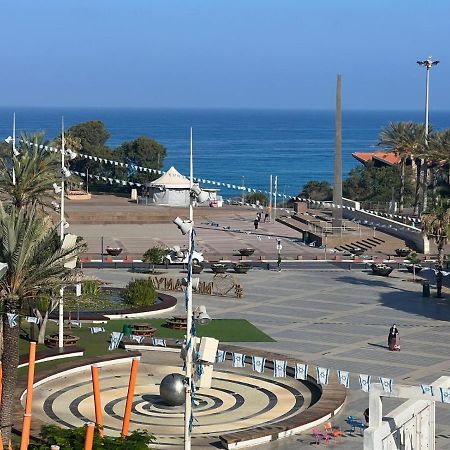 חוויה בכיכר Apartment Нетания Екстериор снимка