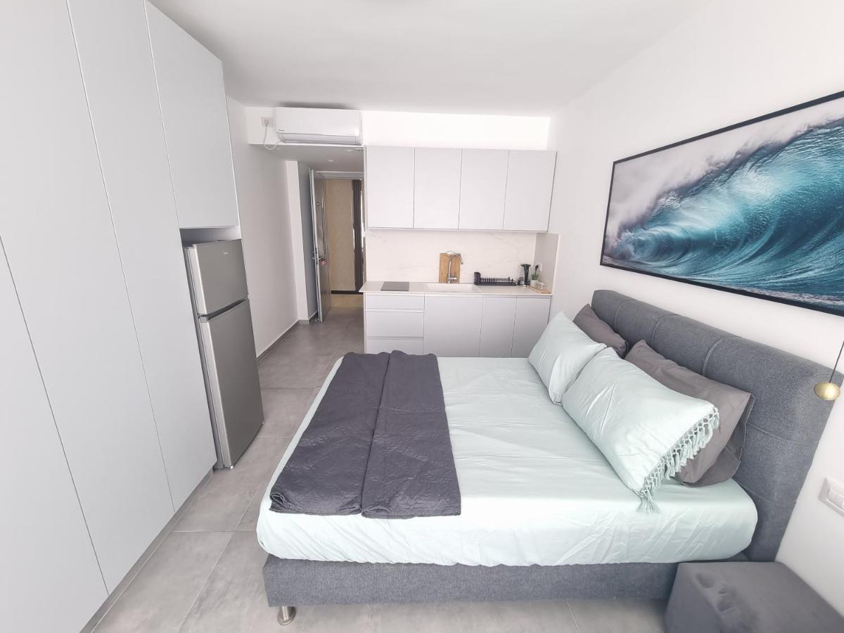 חוויה בכיכר Apartment Нетания Екстериор снимка