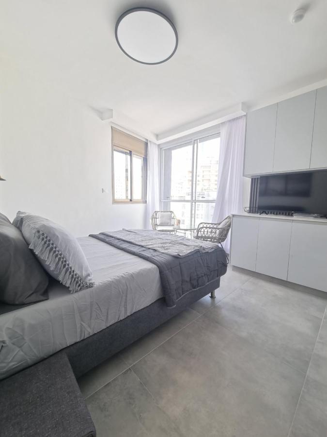 חוויה בכיכר Apartment Нетания Екстериор снимка