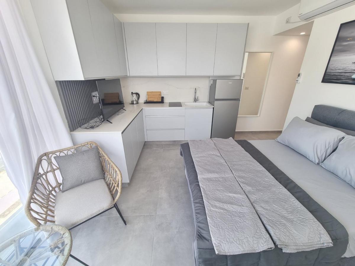 חוויה בכיכר Apartment Нетания Екстериор снимка