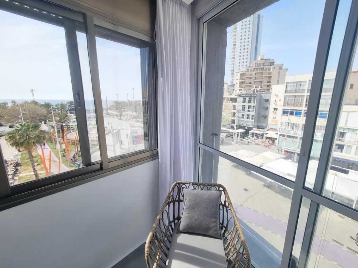 חוויה בכיכר Apartment Нетания Екстериор снимка