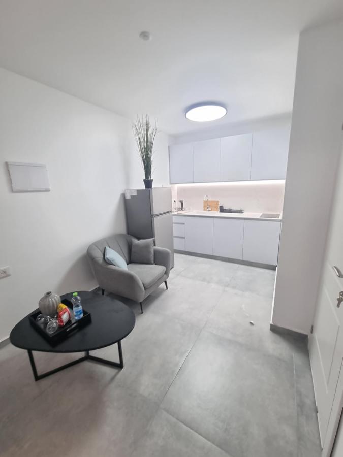 חוויה בכיכר Apartment Нетания Екстериор снимка