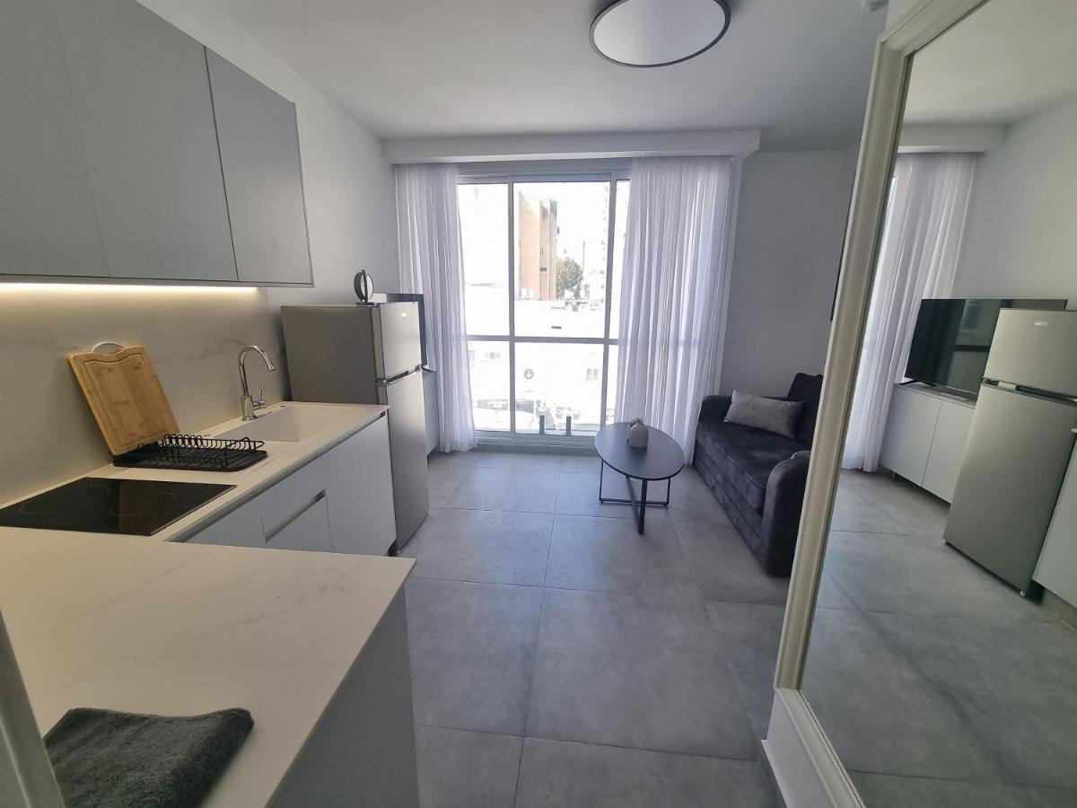 חוויה בכיכר Apartment Нетания Екстериор снимка