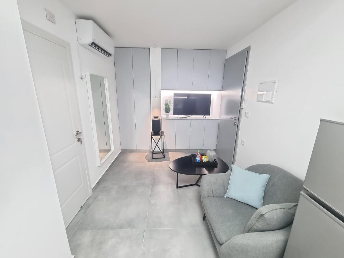 חוויה בכיכר Apartment Нетания Екстериор снимка