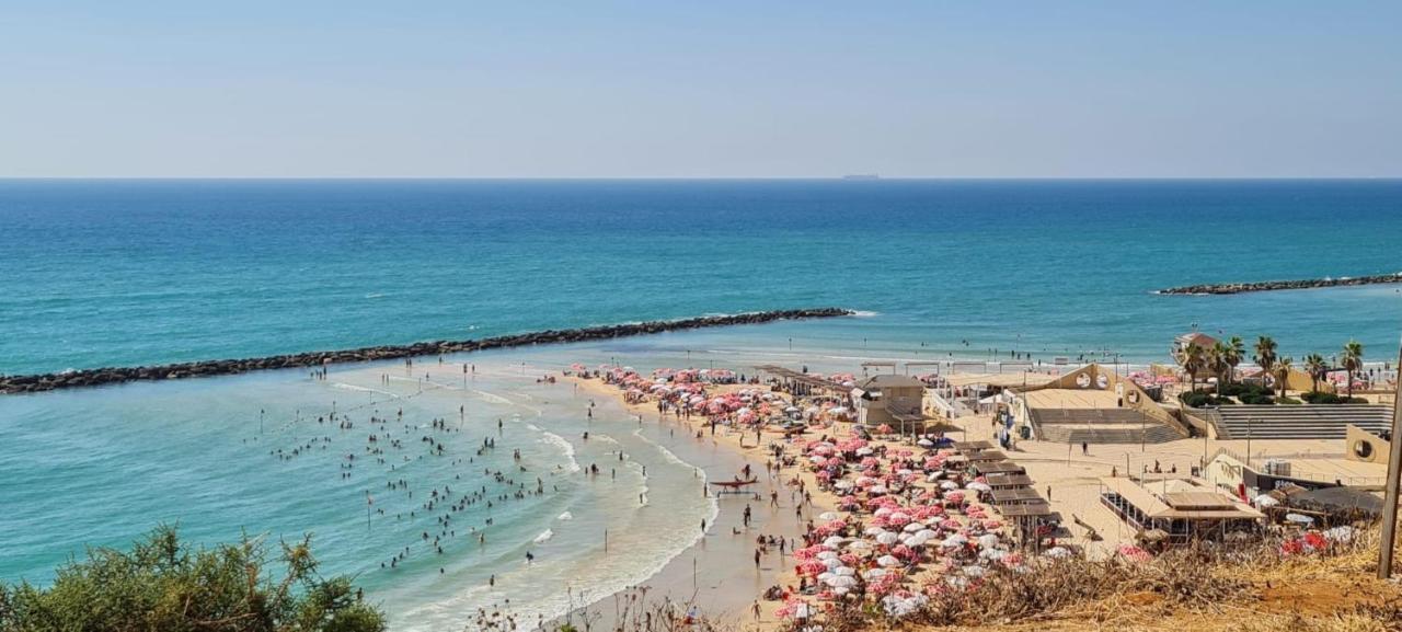 חוויה בכיכר Apartment Нетания Екстериор снимка