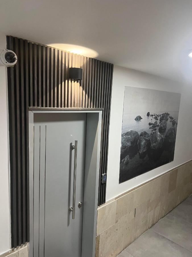 חוויה בכיכר Apartment Нетания Екстериор снимка