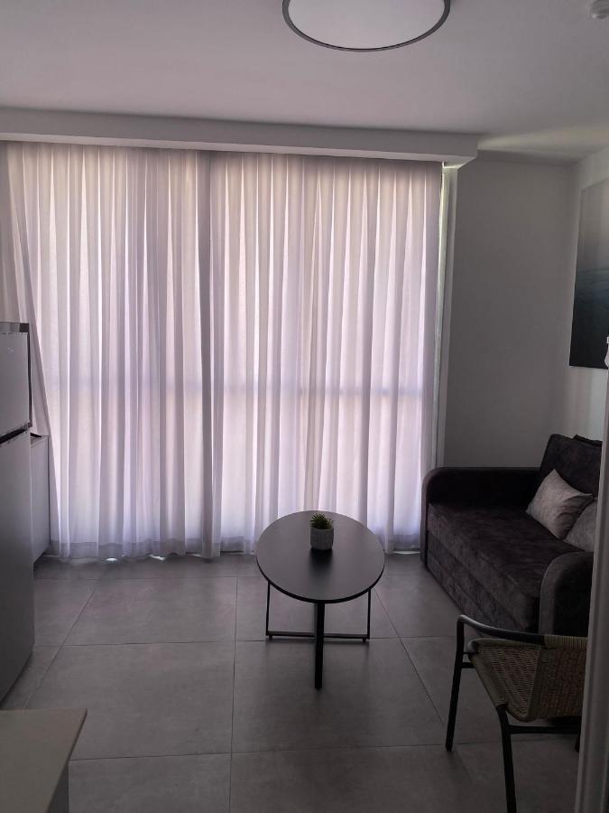 חוויה בכיכר Apartment Нетания Екстериор снимка