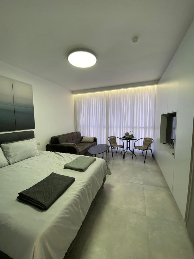 חוויה בכיכר Apartment Нетания Екстериор снимка